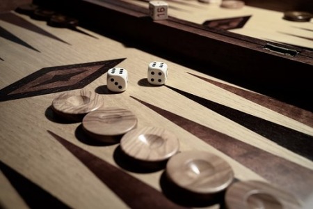 Trappenhuis Tips Ongelofelijk Hoe speel je backgammon?